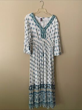 Boho V‑Neck White Maxi Dress with Teal Print